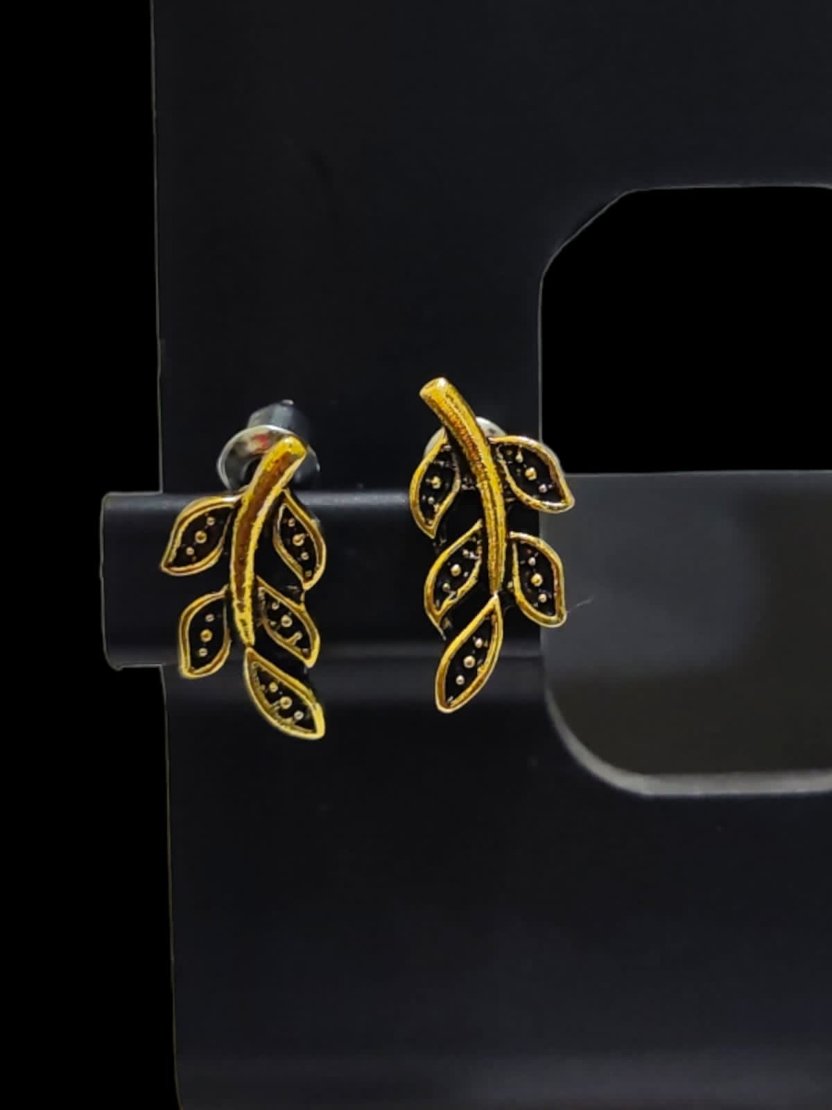 Golden Leaf Tiny Studs (6)